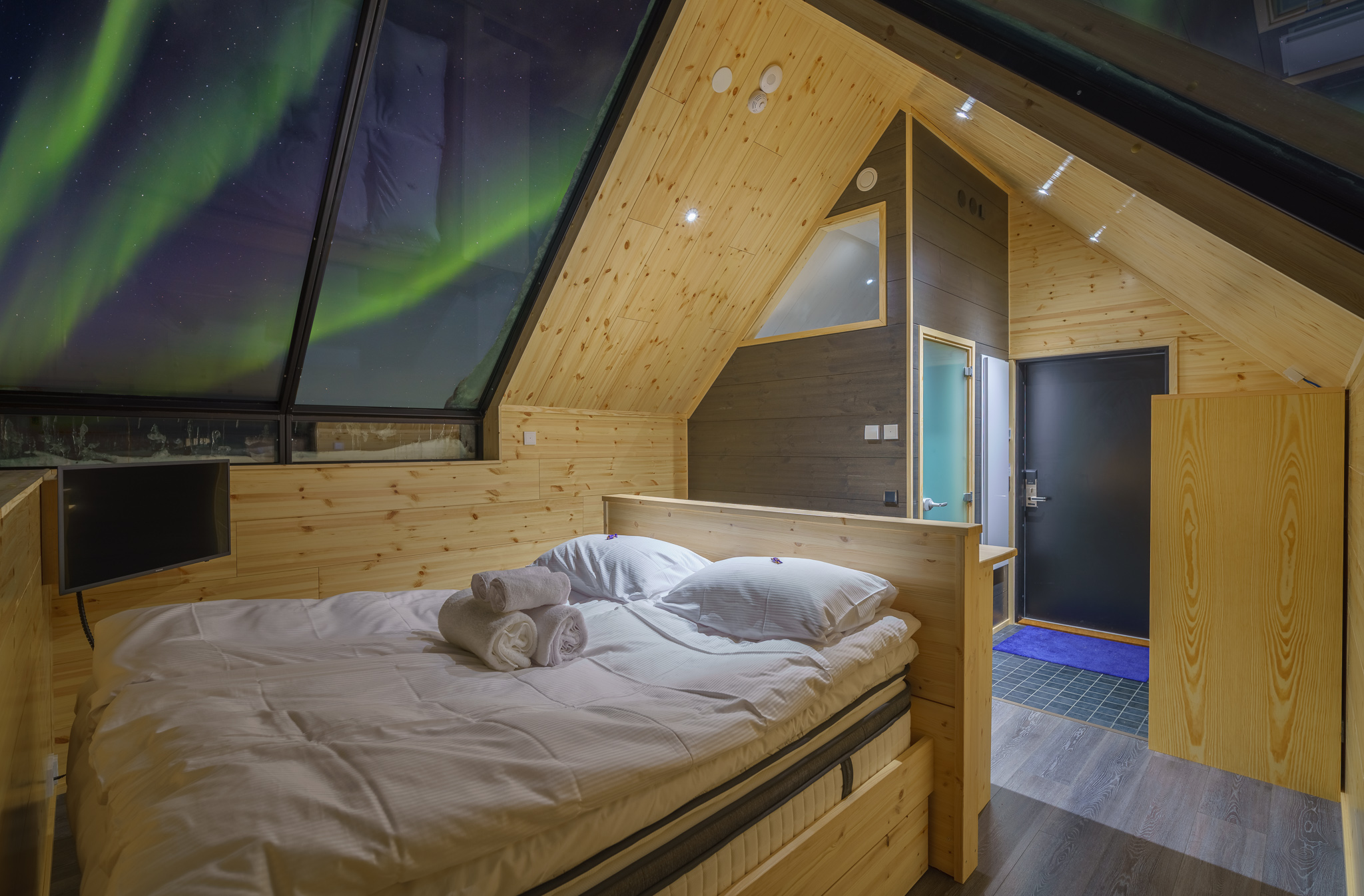 Star Arctic glass cabin